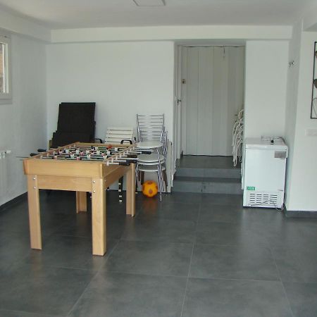 Chalet Con Piscina Y Bbq Para 10 Personas ซาน มาร์่ติน เด วาลเดเกลเซียส ภายนอก รูปภาพ
