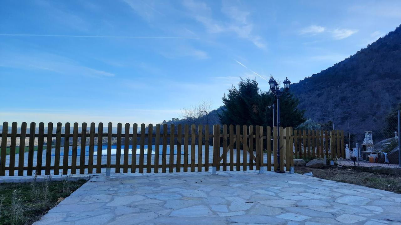 Chalet Con Piscina Y Bbq Para 10 Personas ซาน มาร์่ติน เด วาลเดเกลเซียส ภายนอก รูปภาพ