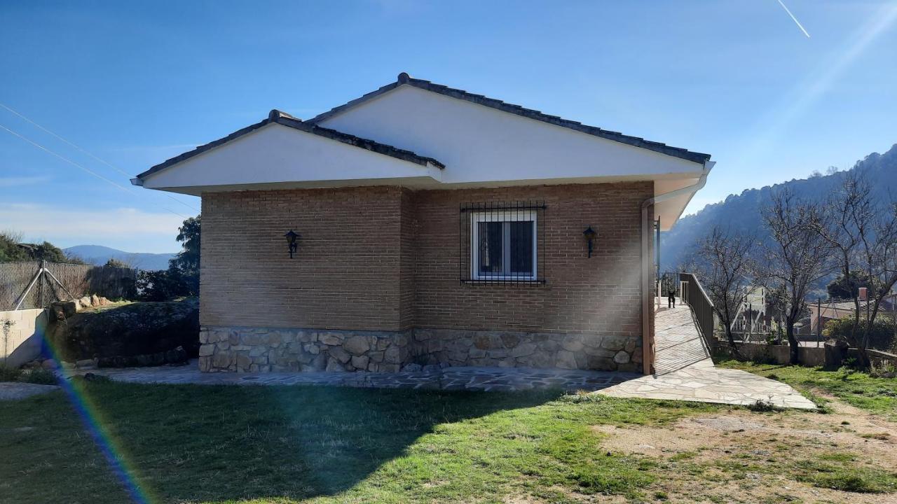 Chalet Con Piscina Y Bbq Para 10 Personas ซาน มาร์่ติน เด วาลเดเกลเซียส ภายนอก รูปภาพ