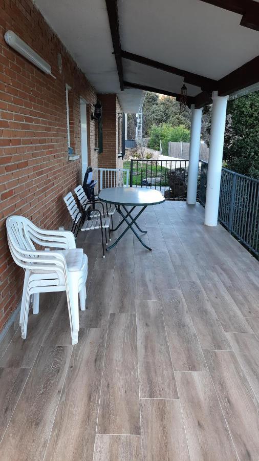 Chalet Con Piscina Y Bbq Para 10 Personas ซาน มาร์่ติน เด วาลเดเกลเซียส ภายนอก รูปภาพ