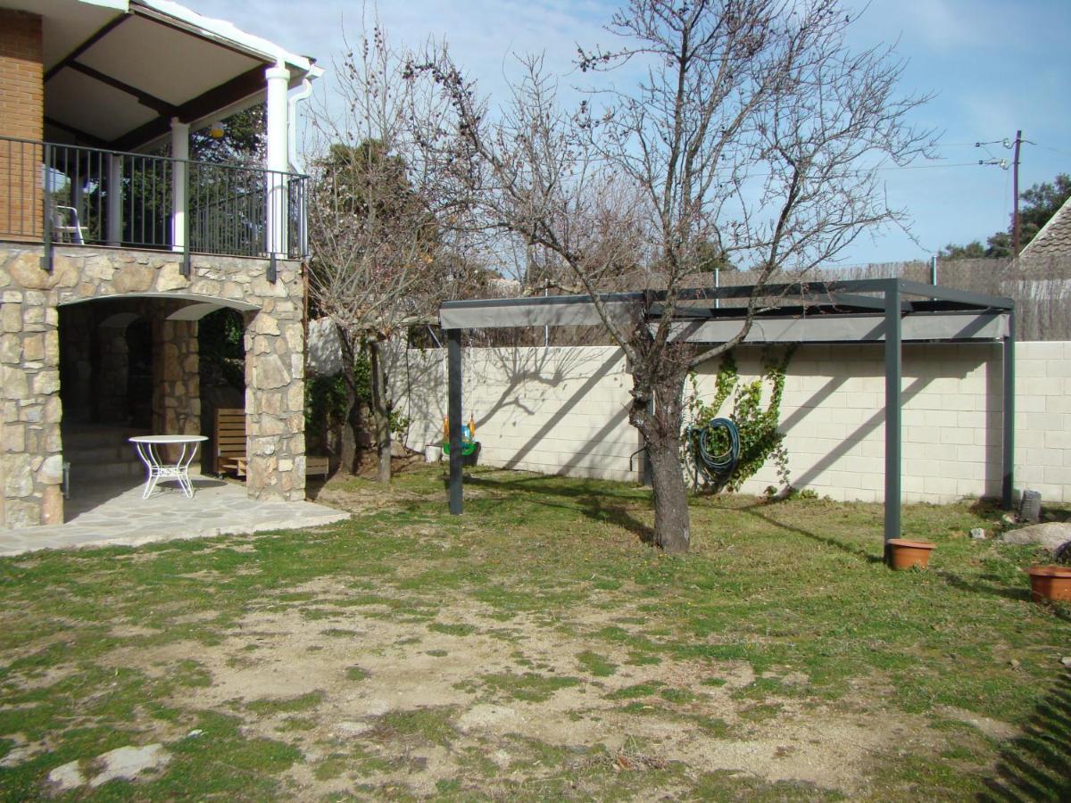 Chalet Con Piscina Y Bbq Para 10 Personas ซาน มาร์่ติน เด วาลเดเกลเซียส ภายนอก รูปภาพ