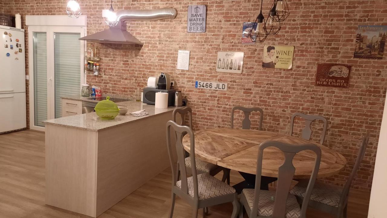 Chalet Con Piscina Y Bbq Para 10 Personas ซาน มาร์่ติน เด วาลเดเกลเซียส ภายนอก รูปภาพ