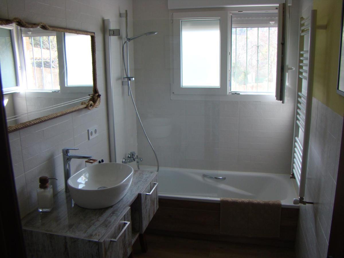 Chalet Con Piscina Y Bbq Para 10 Personas ซาน มาร์่ติน เด วาลเดเกลเซียส ภายนอก รูปภาพ